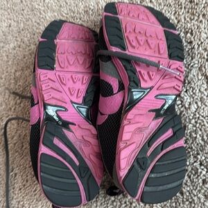 Pearl Izumies Black and Pink Athletic Shoes Size 7.5